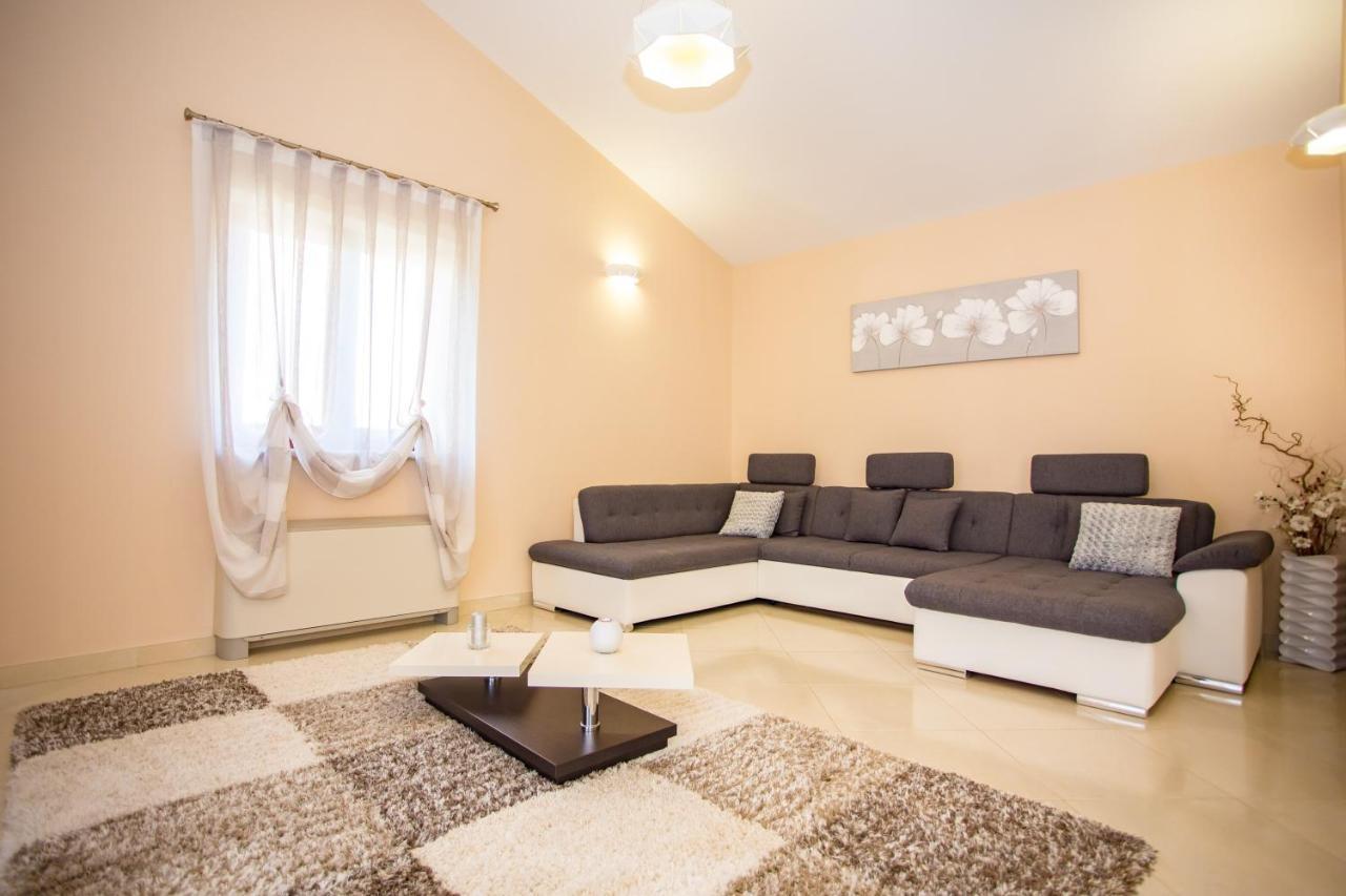 فيلا House Brigita 1762 بوريتش المظهر الخارجي الصورة